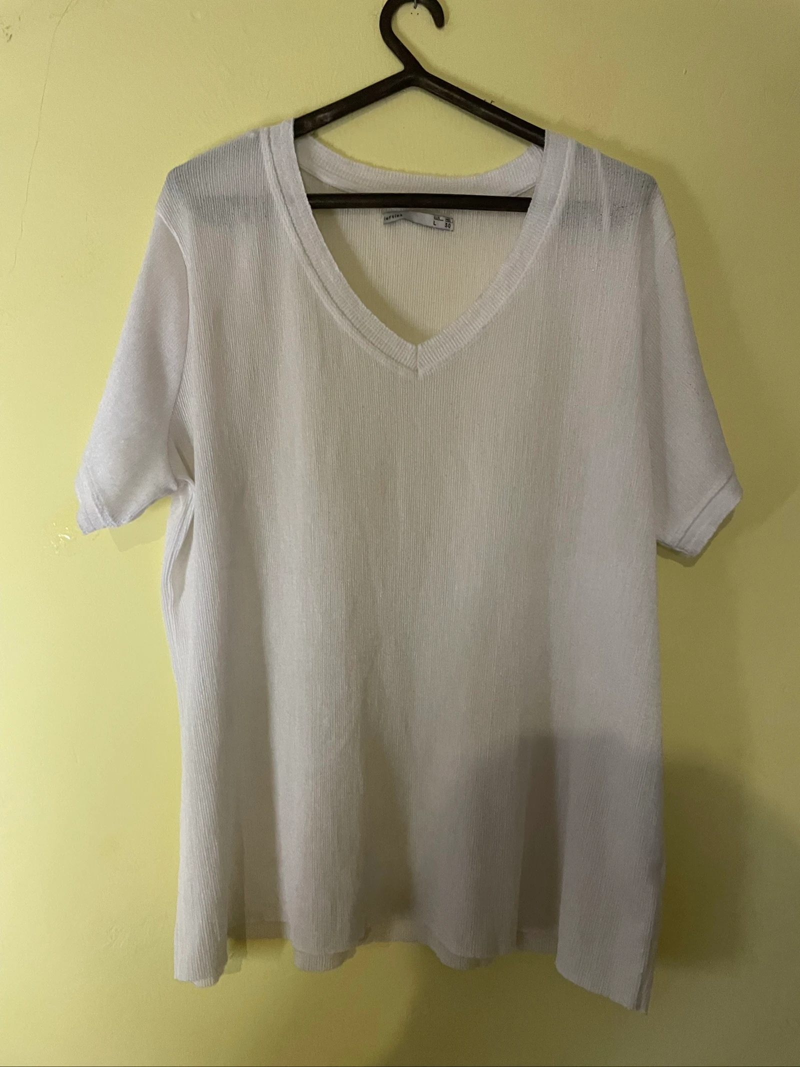 Satijnwitte lange tuniek / blouse met V-hals en zakken met strik – photo 7